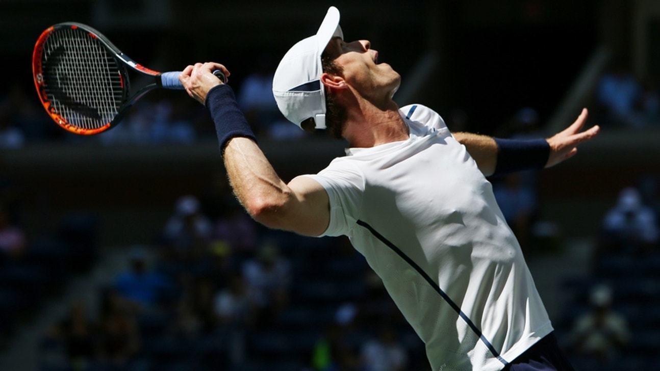 Andy Murray sports poppy in support of armed forces