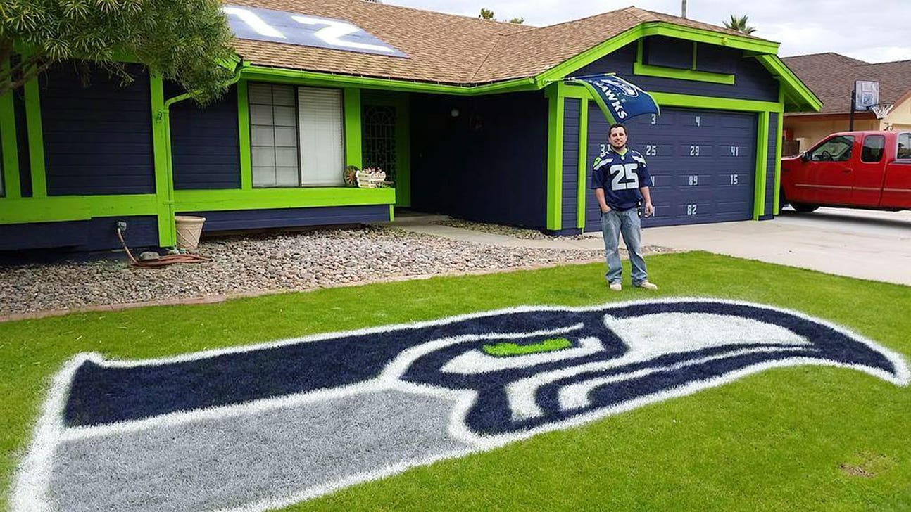 Arizona resident transforms home, yard in Seahawks colors
