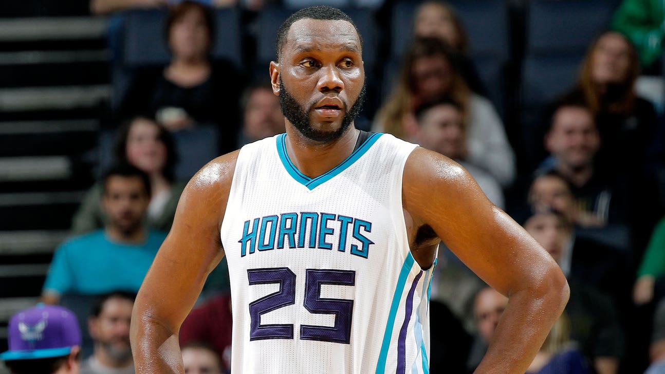 How are the Hornets treating Al Jefferson like a running back?