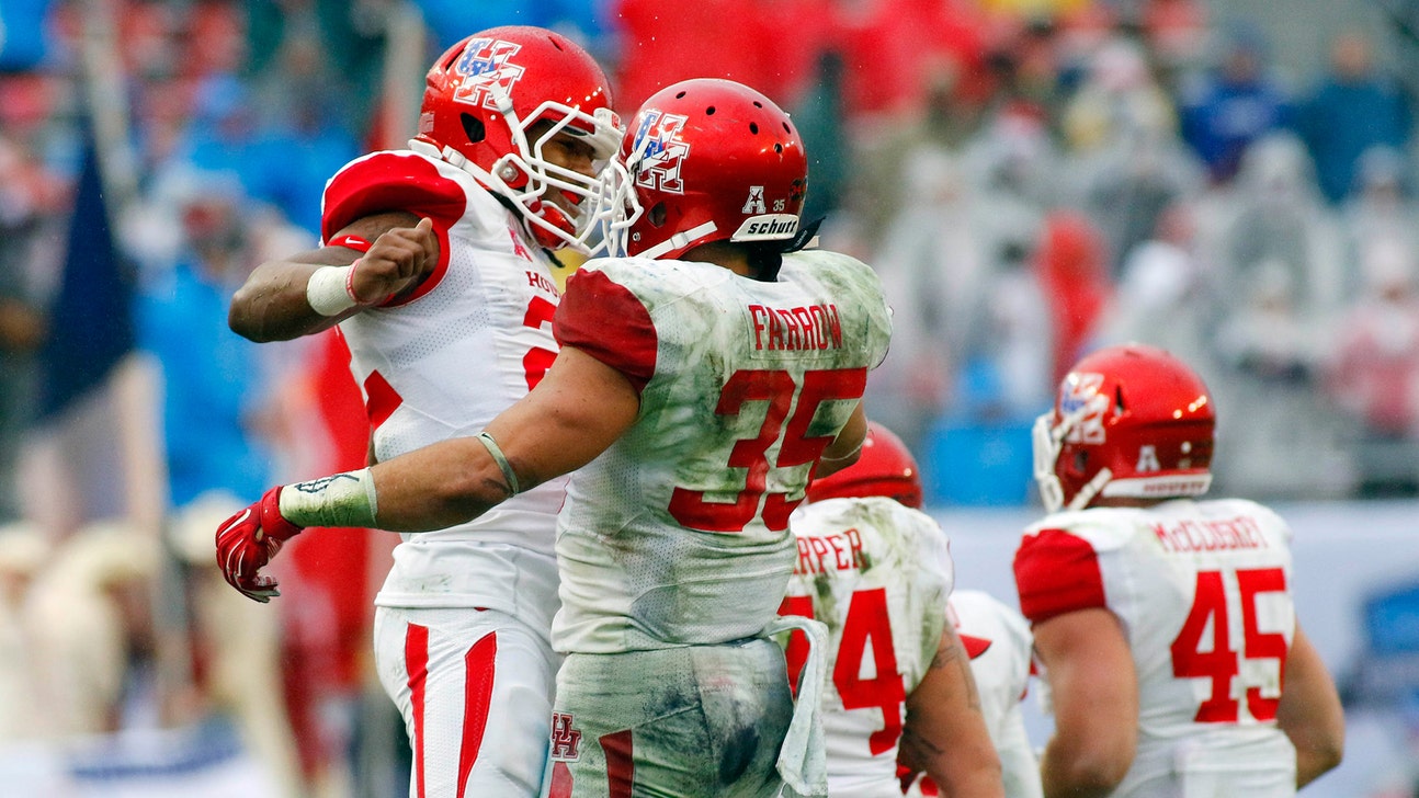 Houston makes stunning comeback over Pitt in Armed Forces Bowl