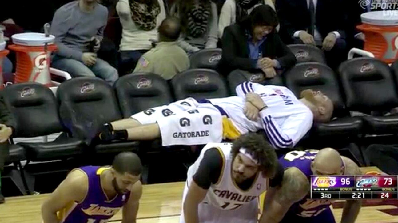 Chris Kaman takes a nap during Cavs game