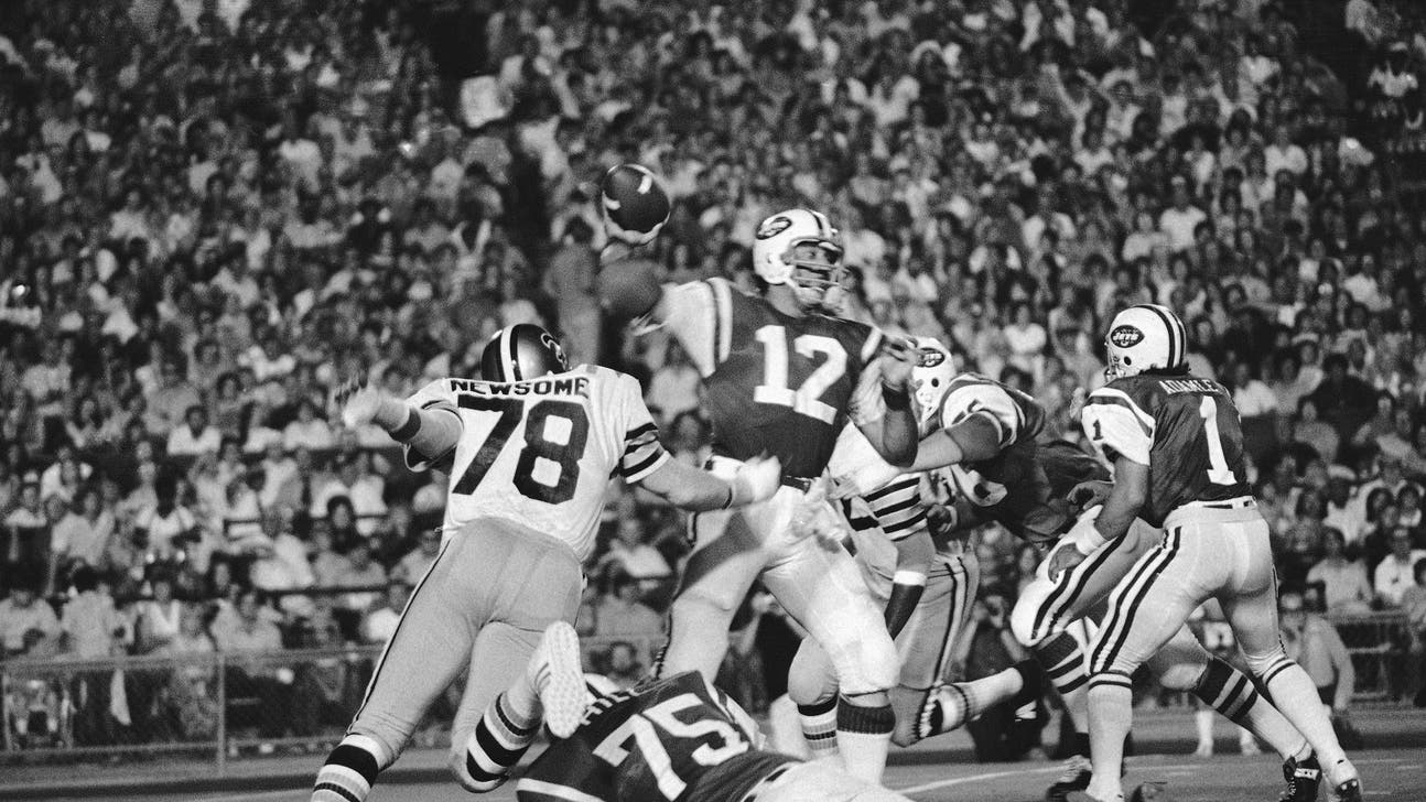 Ex-NFL player Mike Adamle is battling dementia