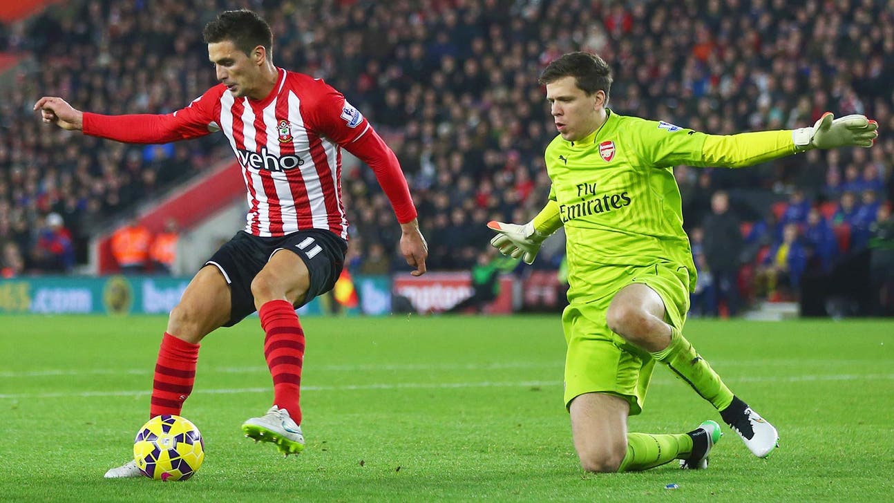 Arsenal keeper Szczesny reportedly caught smoking in showers