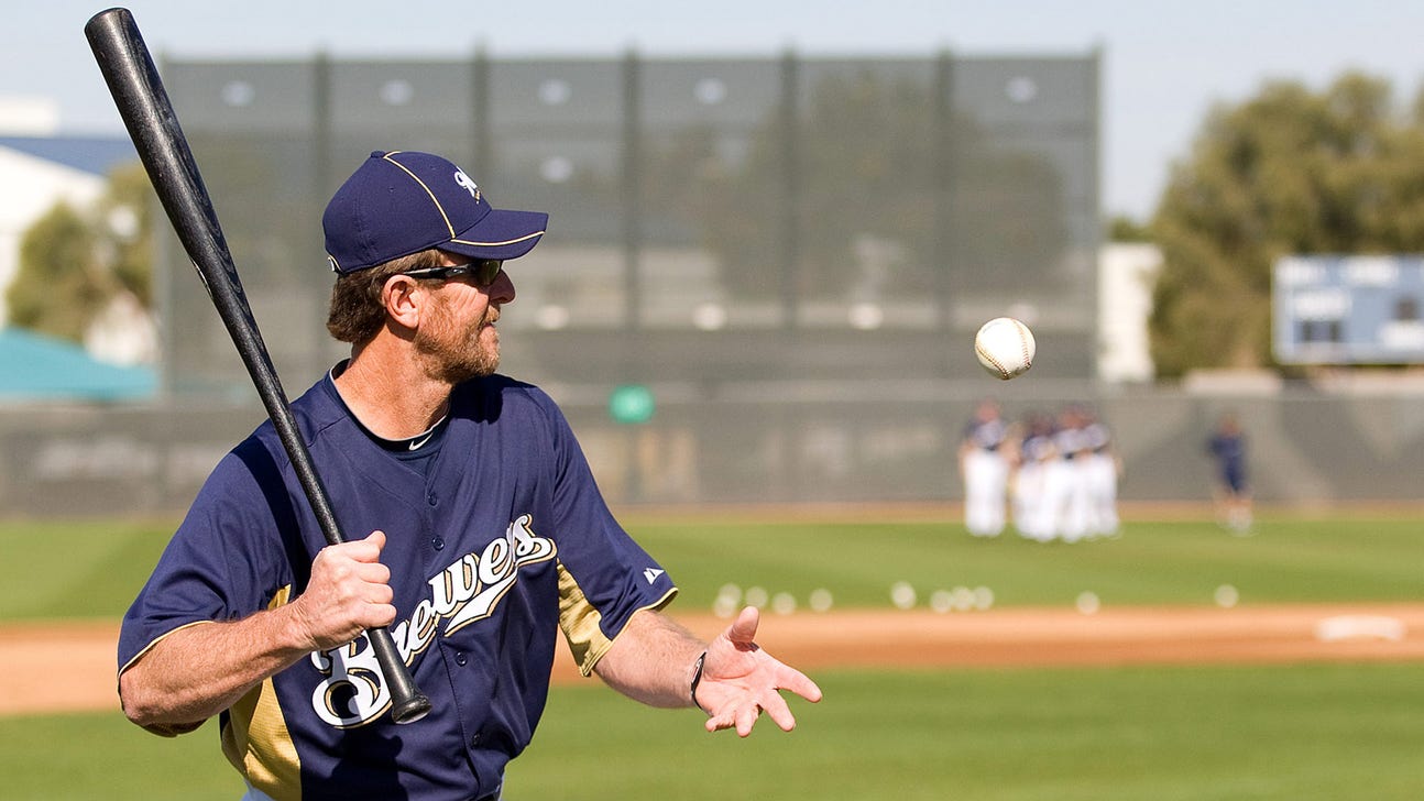 Yount springs into action, imparts wisdom on Brewers in spring training