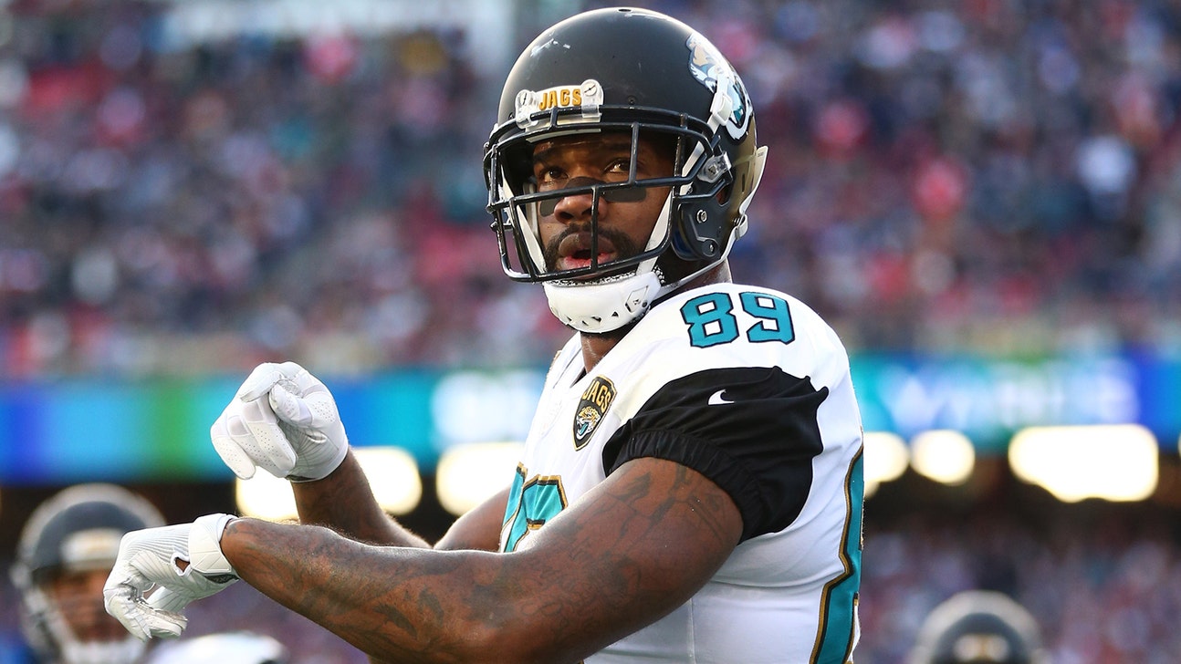 Jaguars exercise $3.5 million option on TE Marcedes Lewis