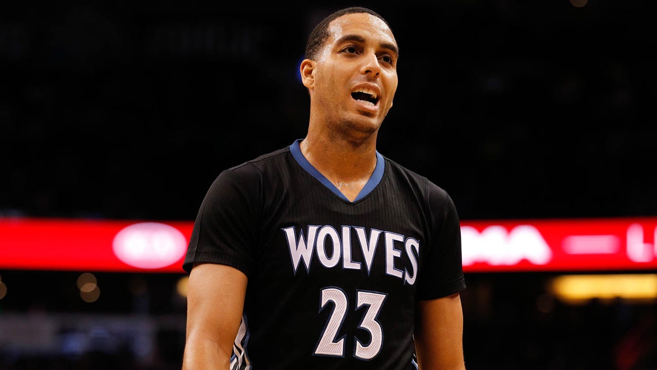 Still out long-term with broken wrist, Martin says Wolves' injuries 'worst' he's seen