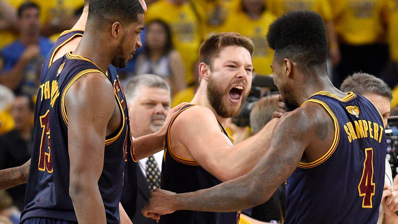 Cavs extend qualifying offers to Thompson, Dellavedova, Shumpert