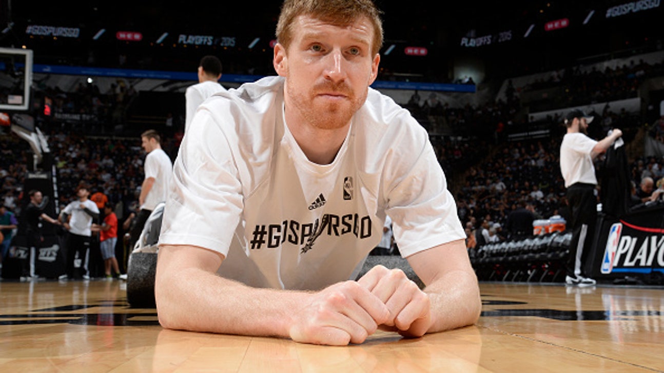 Watch Spurs forward Matt Bonner interview his younger brother