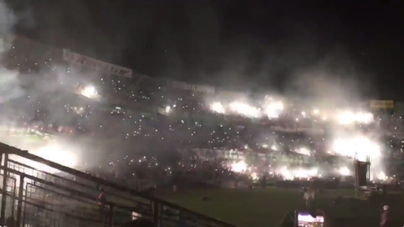 Watch fans pay an electric tribute to Chapecoense plane crash victims