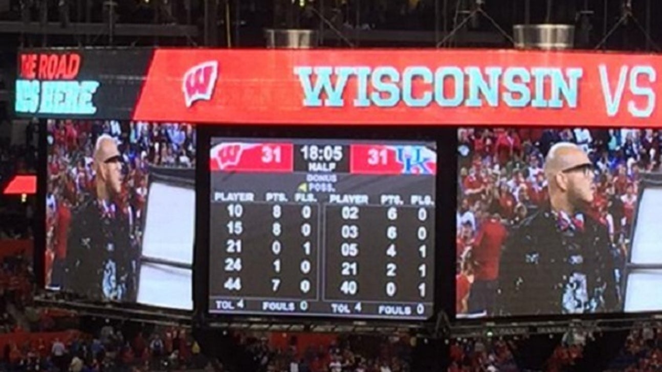 Scoreboard operator puts up Kentucky logo, not Duke's