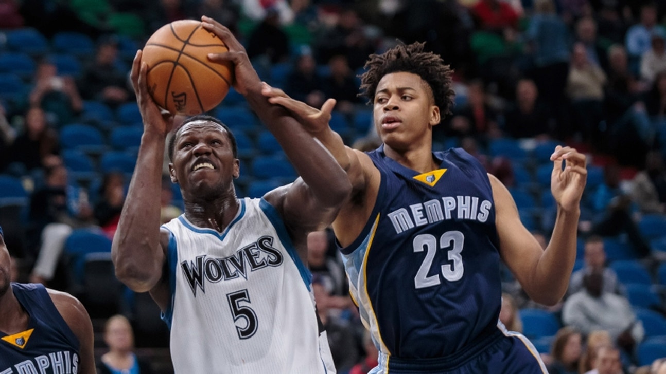 Louisville Basketball Alumni: Gorgui Dieng has huge opening night for T'Wolves
