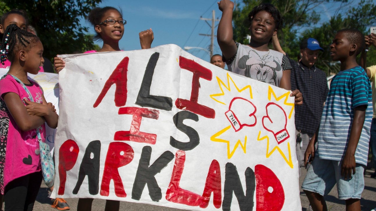 Little kids started their own Muhammad Ali chant during funeral procession
