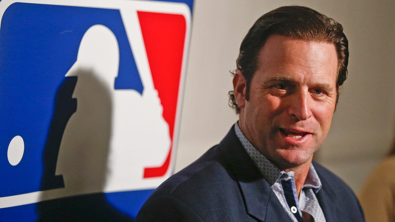 Matheny's ability to habla en espanol has helped in a troubled Cardinals offseason