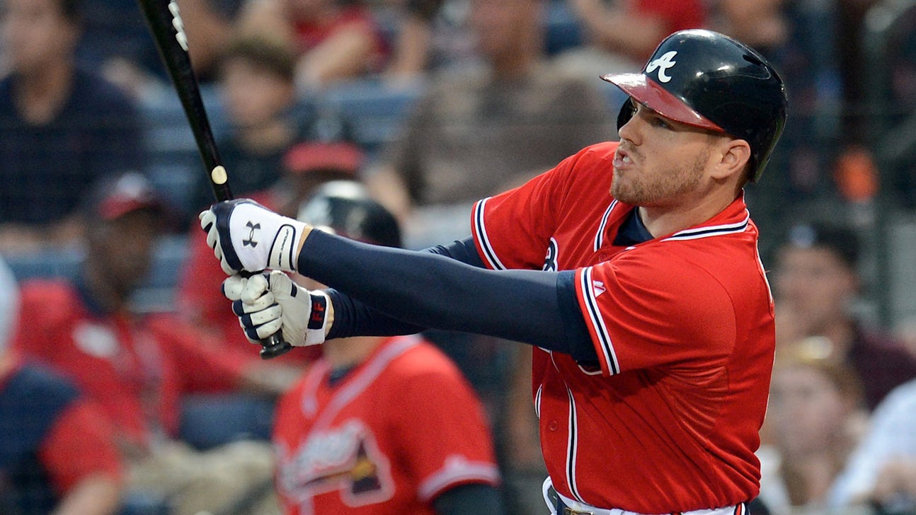 Braves' Freeman injures oblique; MRI reveals bone bruise for Simmons