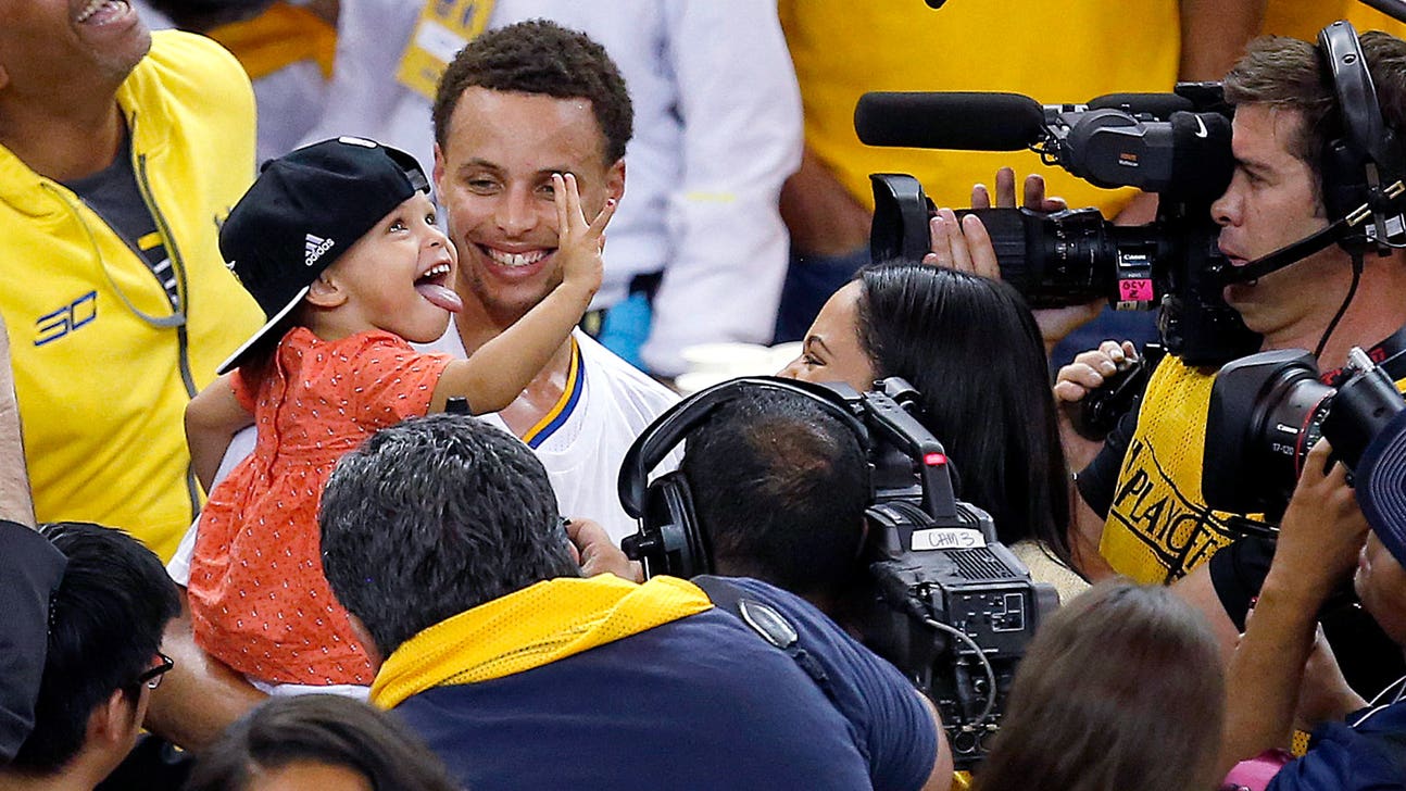 Stephen Curry tapes daughter Riley's ankles because it 'runs in the family' (PHOTO)