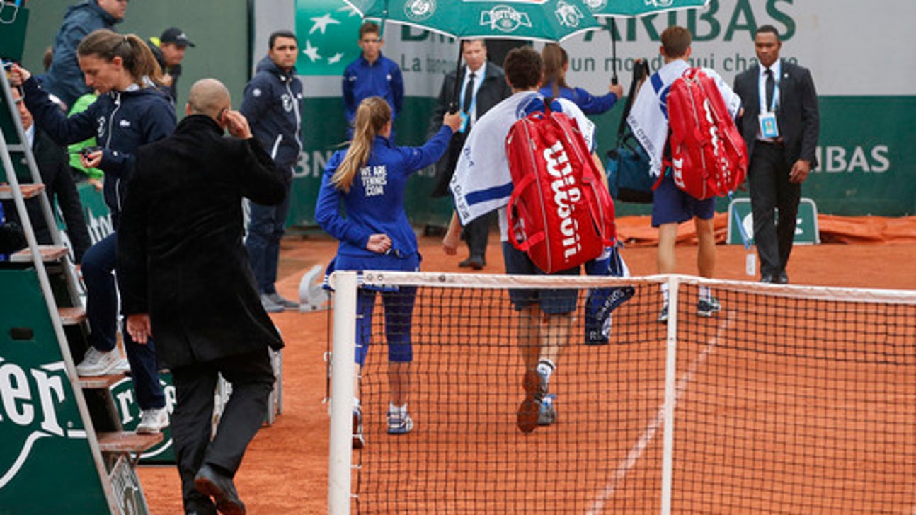 The Latest: Thiem advances to quarterfinals at French Open