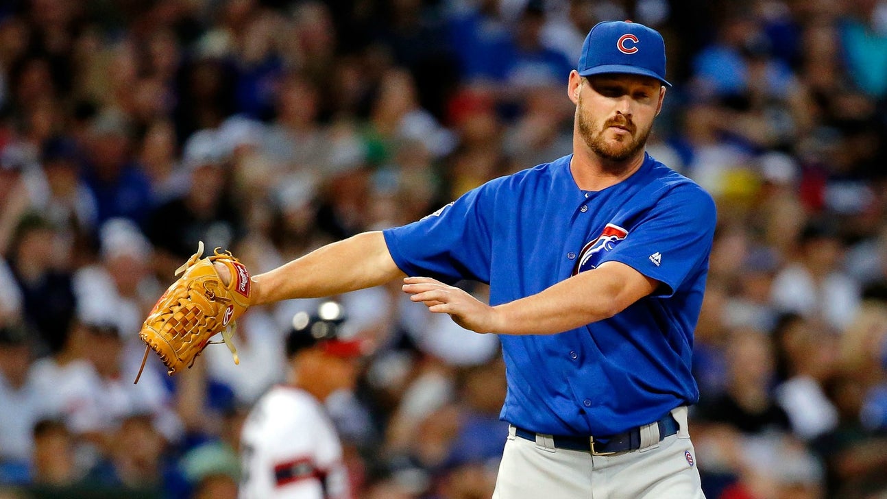 Cubs reliever Travis Wood makes spectacular catch in left field ivy