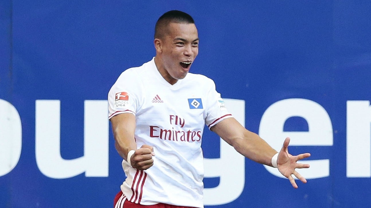Watch U.S. striker Bobby Wood score in his Bundesliga debut