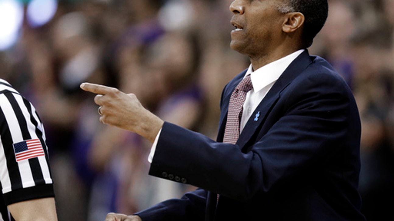 Murray pops for 25 as Washington beats Stanford 64-53