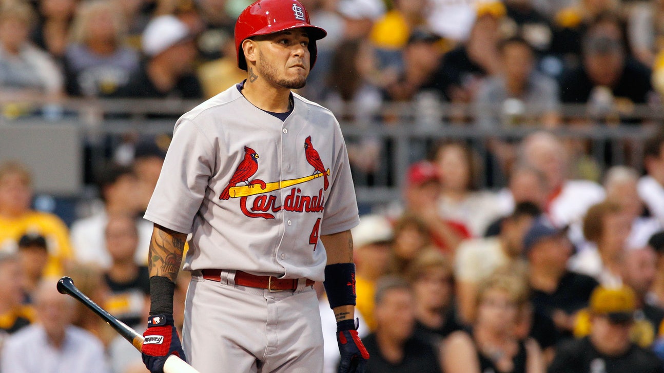 Cardinals' Molina on NLDS roster despite thumb injury