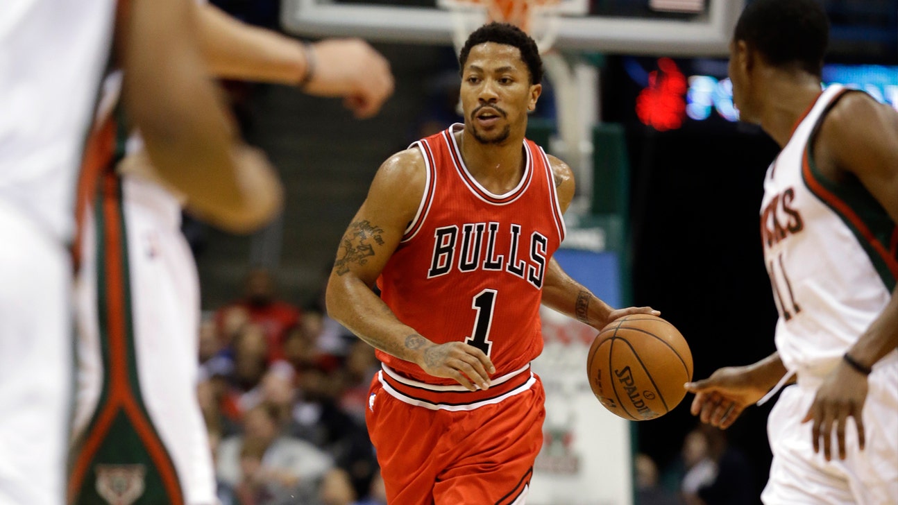 Derrick Rose shows up to Bulls practice, still not cleared to participate