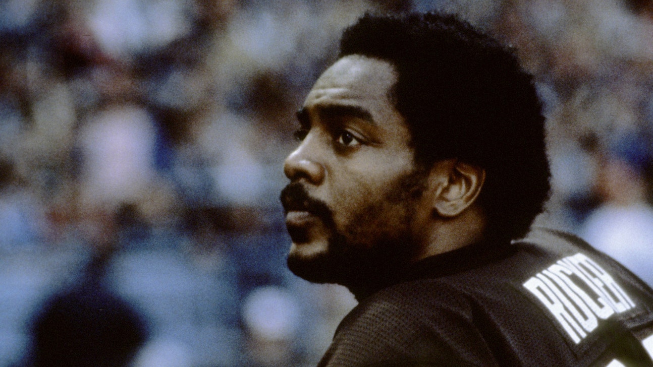 Ex-Cleveland Brown charged for using charity money to pay gambling debts, lying to FBI