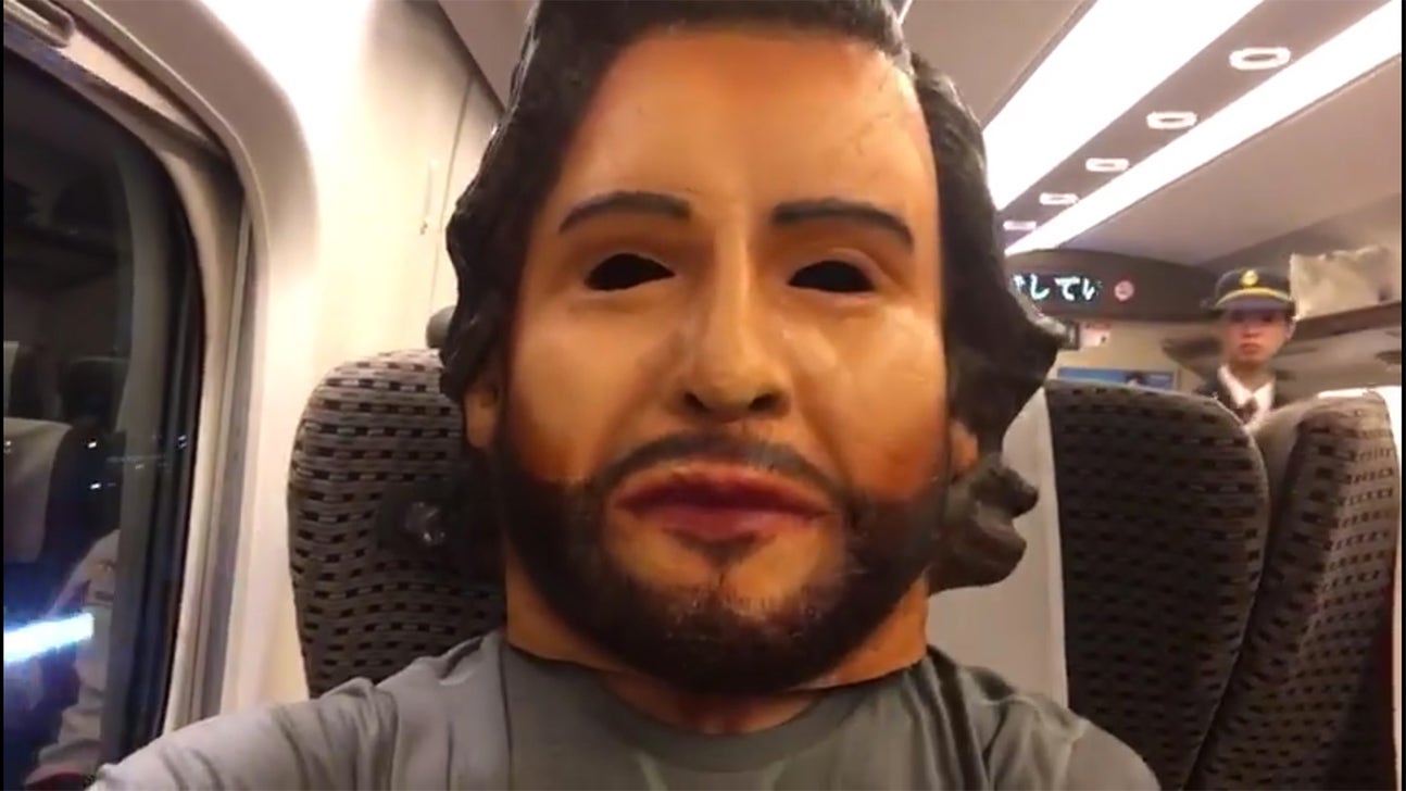 Daniel Ricciardo recaps Japanese GP in a creepy Alonso mask