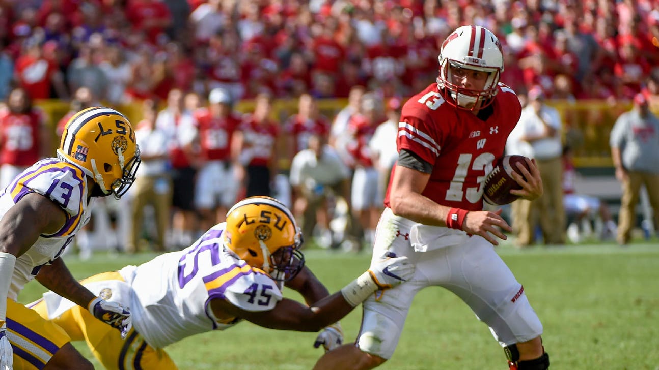 Badgers quarterbacks splitting reps ahead of Michigan State game