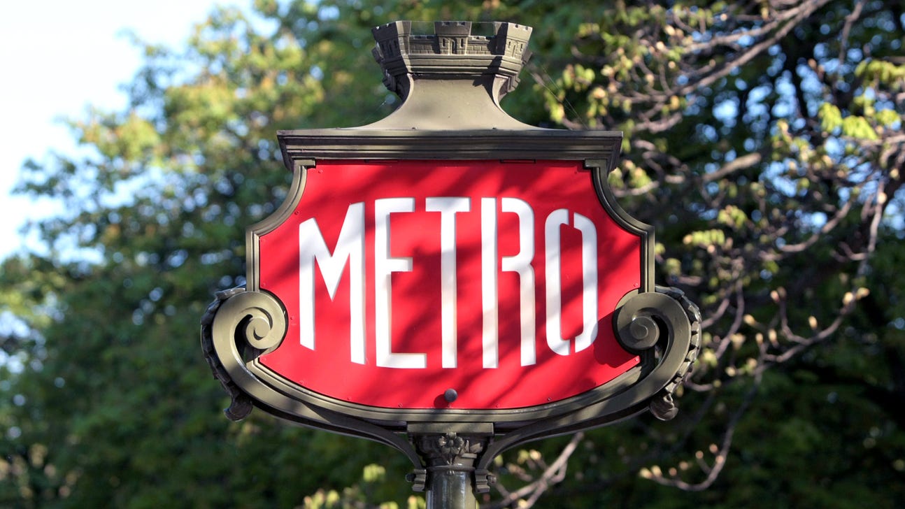 Former policeman apologizes for 'incident' on Paris Metro
