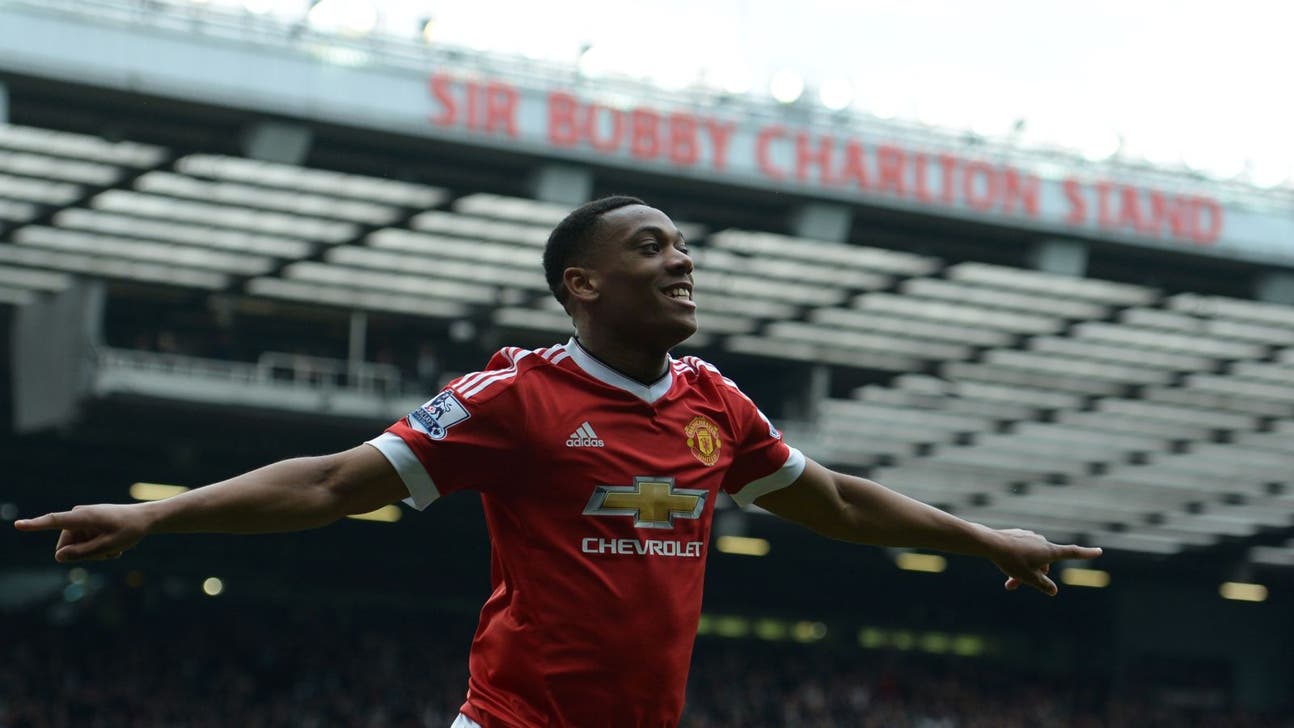 Manchester United hold on for narrow victory over Everton