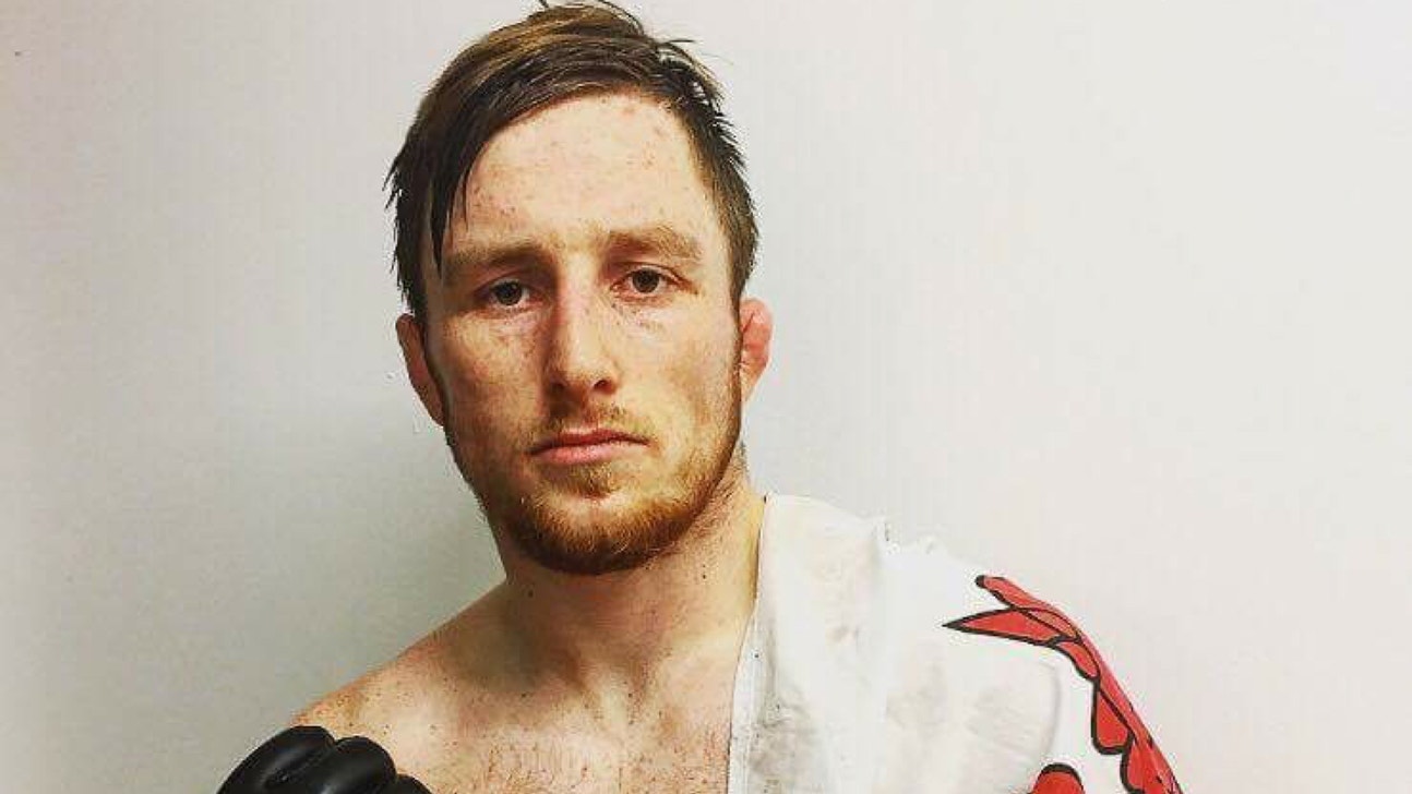 Fighter breaks down in tears after earning UFC contract