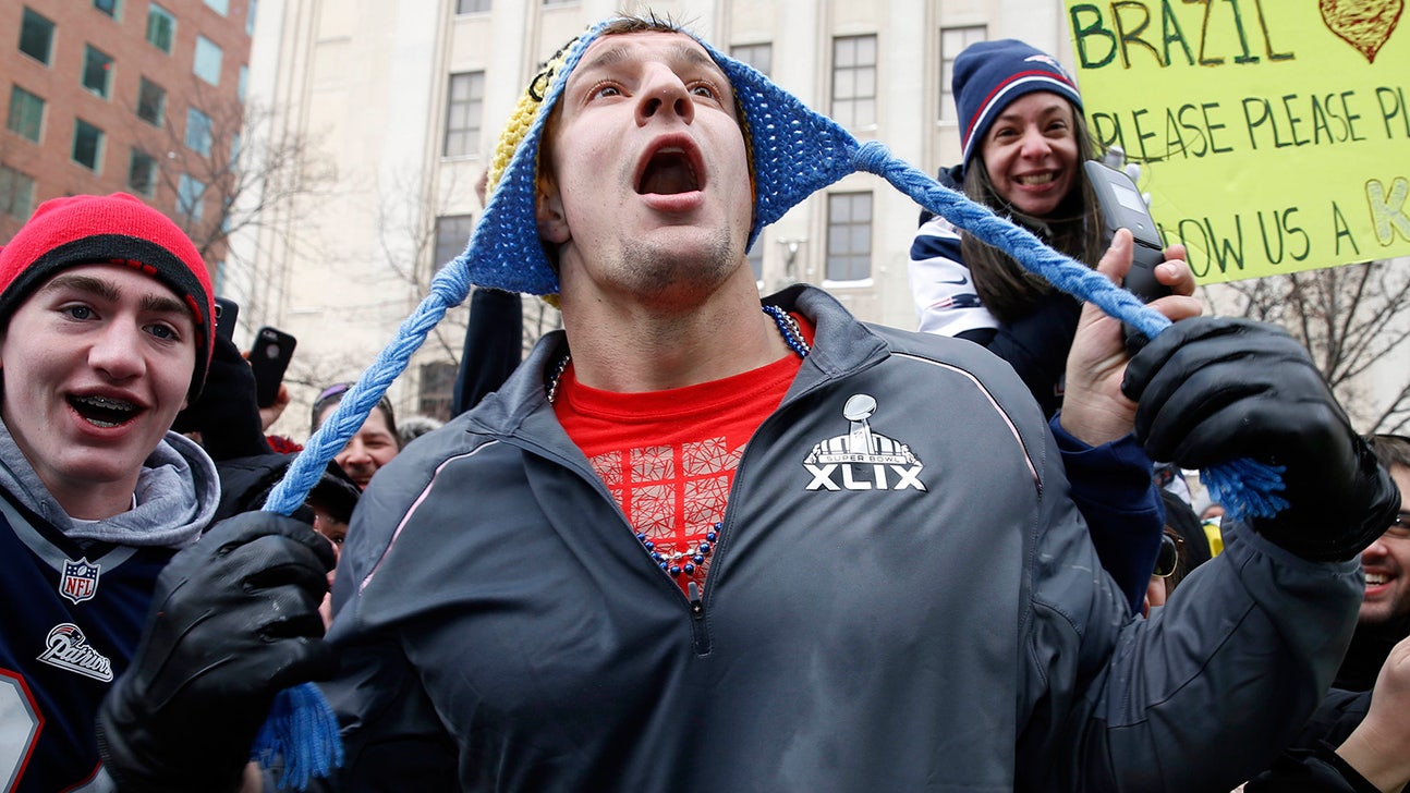 Video: Gronk freestyle raps and the results were interesting