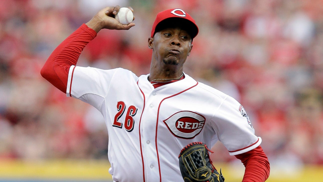 Iglesias shuts down Pirates, Reds win 4-3
