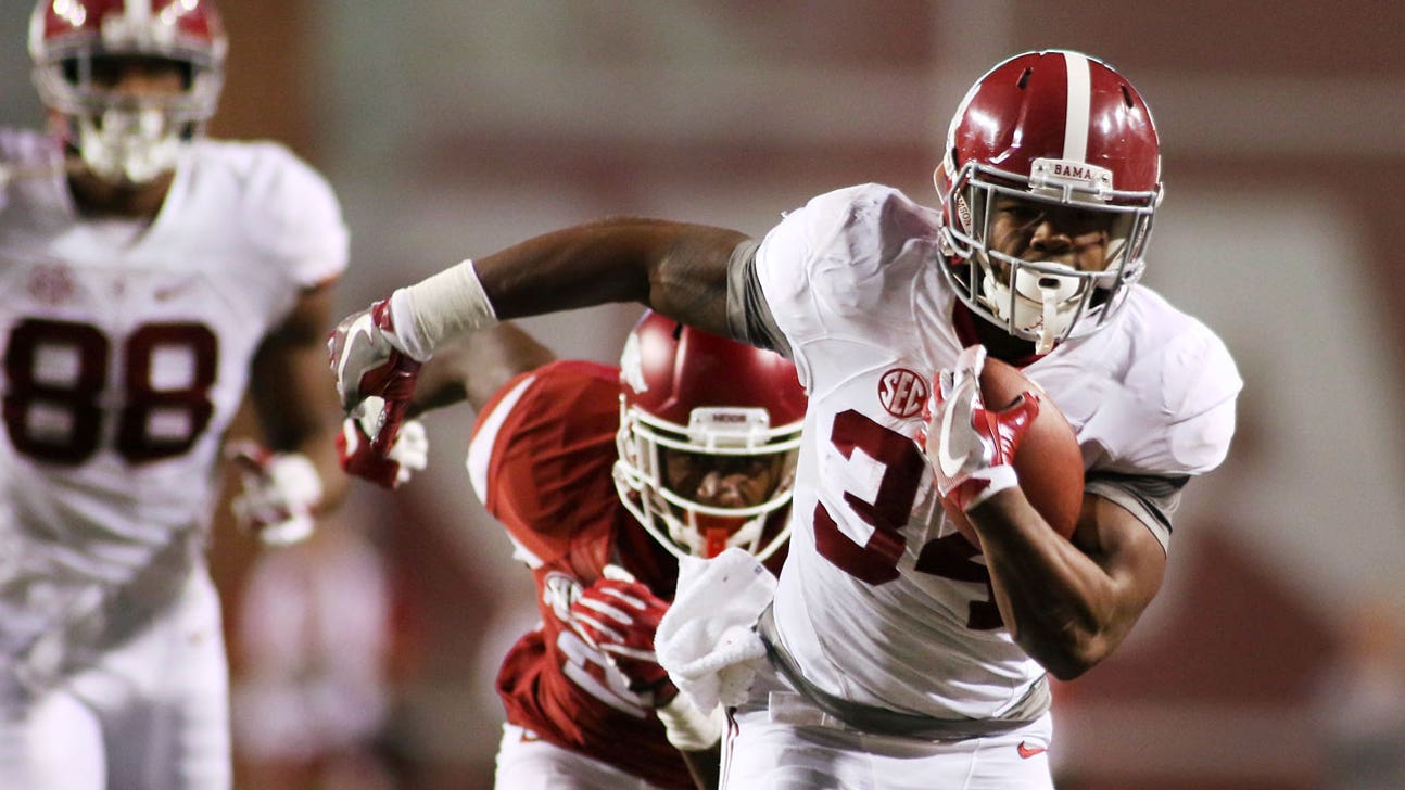 Jalen Hurts, Damien Harris shine as No. 1 Alabama runs all over No. 16 Arkansas