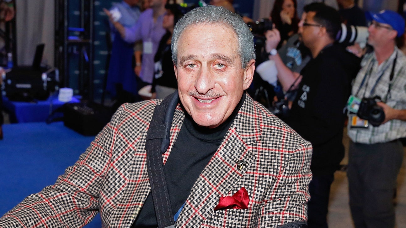 Atlanta United FC unveil team logo, colors in event for club supporters