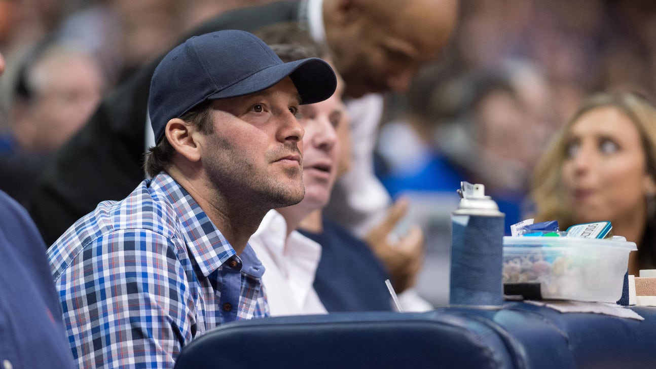 Tony Romo attends Mavericks game, yells at ref, helps coach