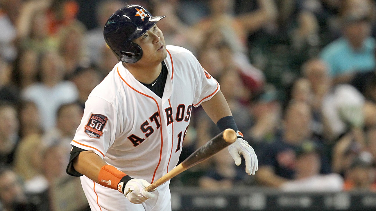 Astros make non-tender deadline decisions, trade Conger to Rays