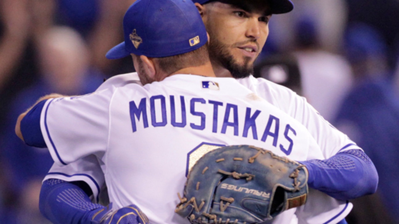 Hosmer mobbed by fans, rescues girl after Bieber concert