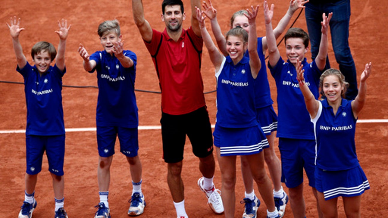 The Latest: Hingis, Paes win French Open mixed doubles title