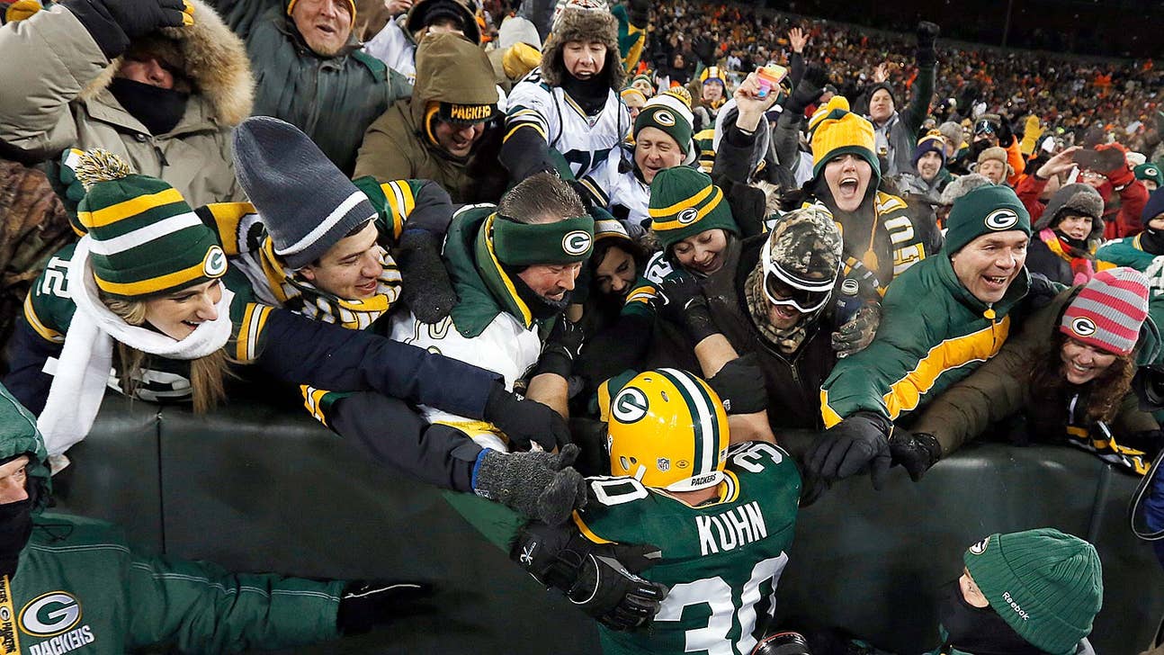 Something goes wrong during John Kuhn's Lambeau Leap