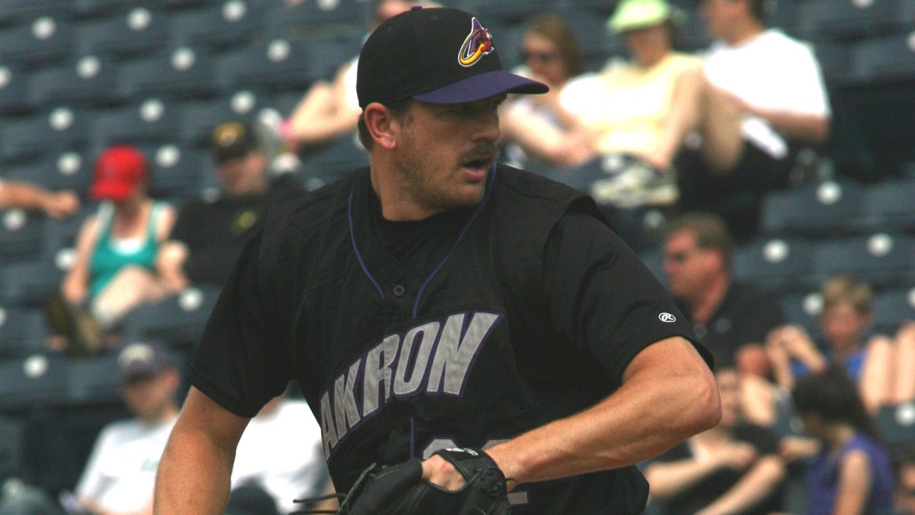 Indians sign 'The Finger' Adam Miller for yet another comeback attempt