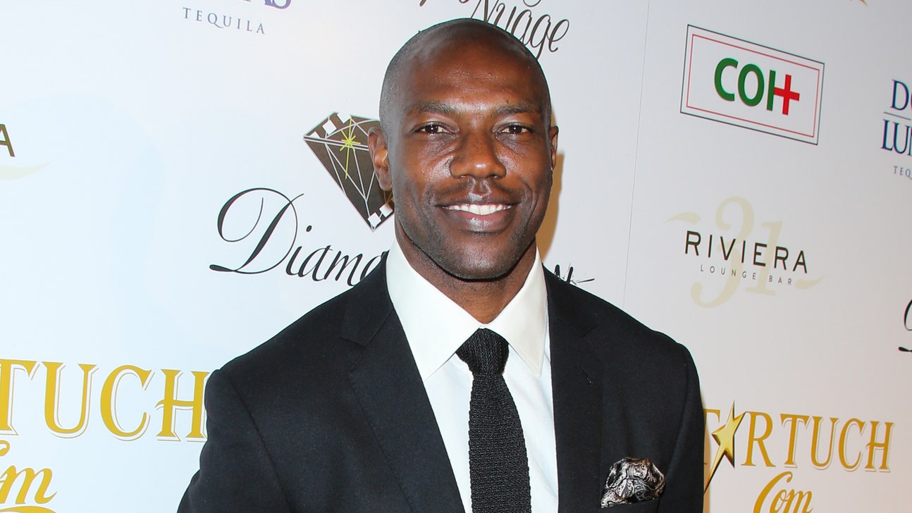 Terrell Owens involved in bizarre incident at Starbucks