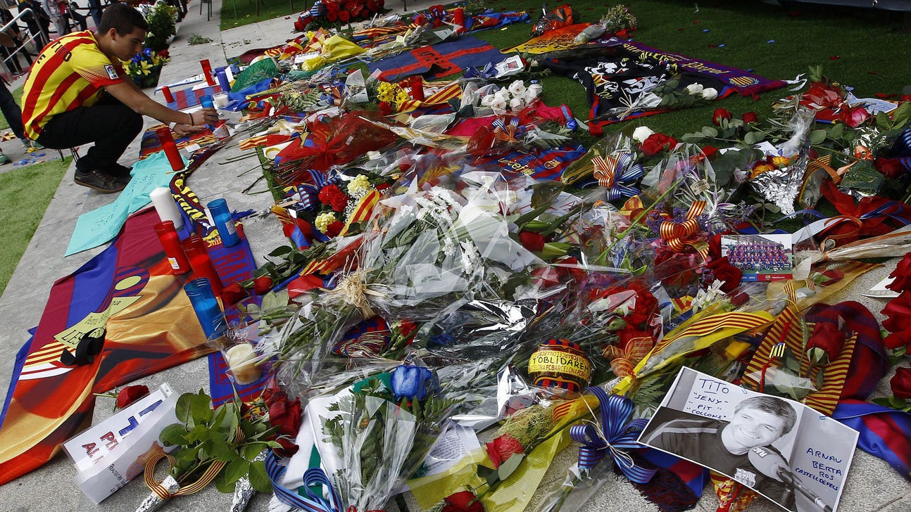 Barcelona players pay tribute to former manager Vilanova