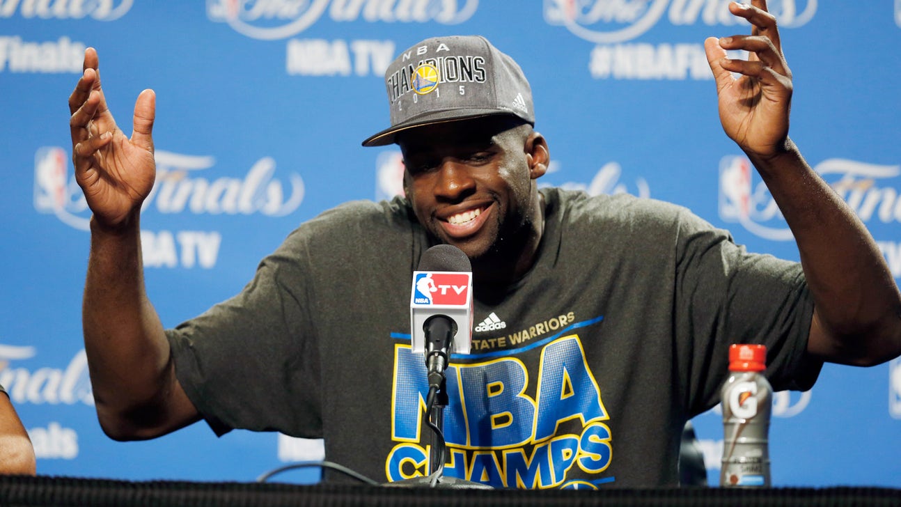 Draymond Green is the tallest, skinniest Santa we've seen