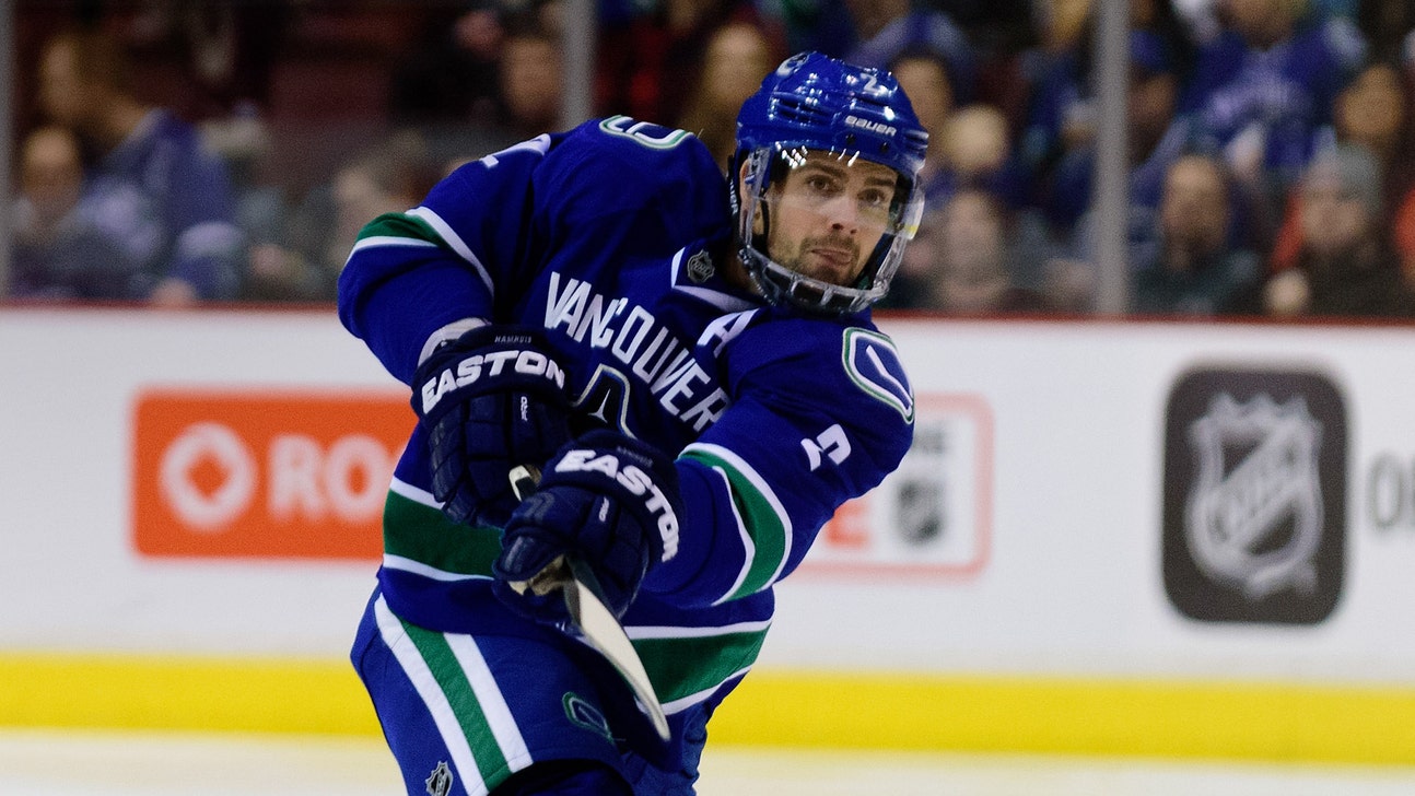 Stars add veteran Hamhuis to blue line in free agency