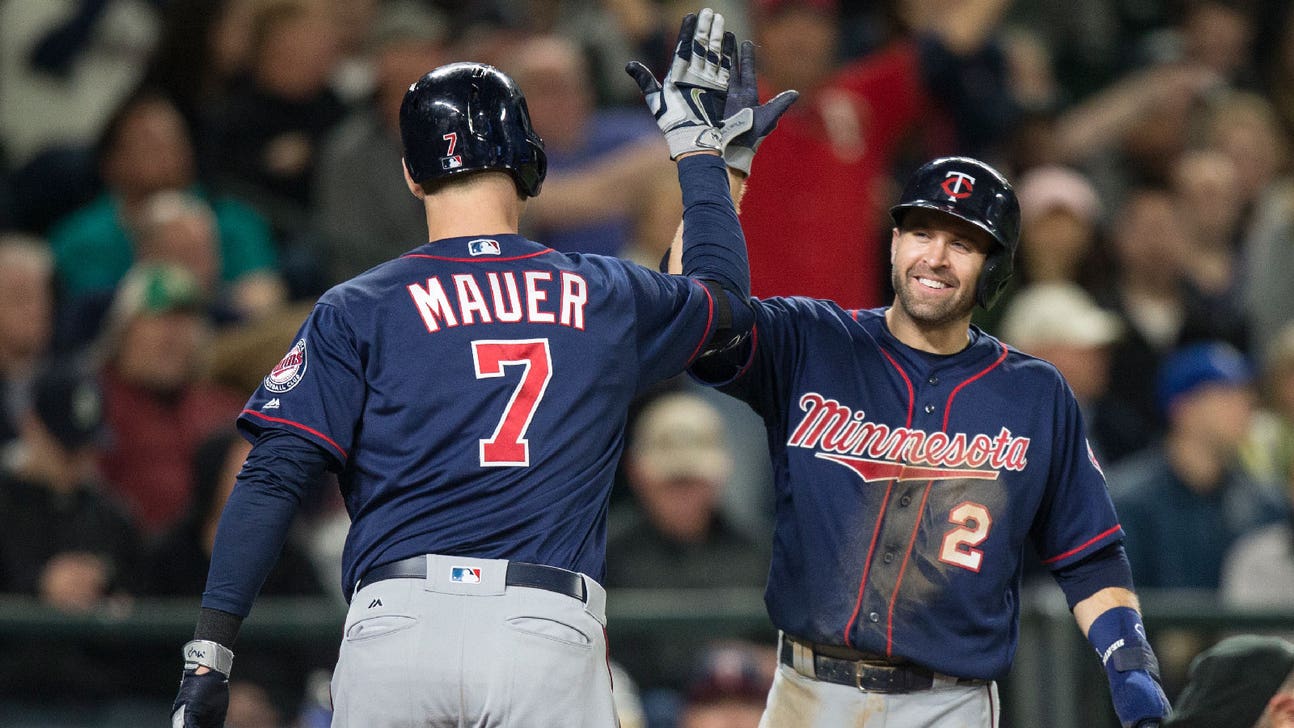 Dozier, Mauer leading Twins' turnaround