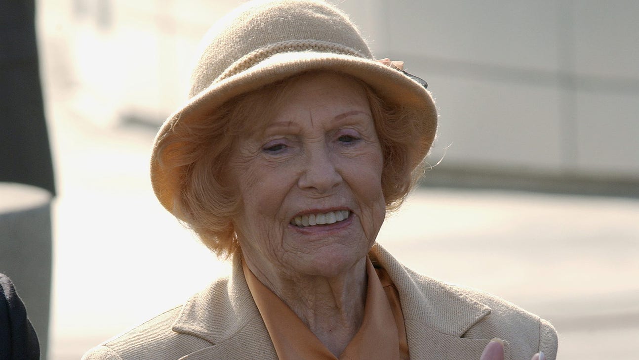 Marge Hearn, widow of HOF announcer Chick Hearn, dead at 98