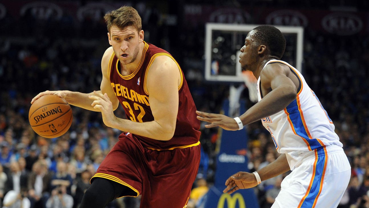 Hawes signs 4-year, $23 million deal with Clippers