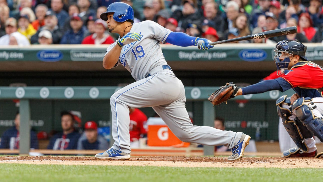 Royals put Cuthbert on DL, recall Soler from Omaha