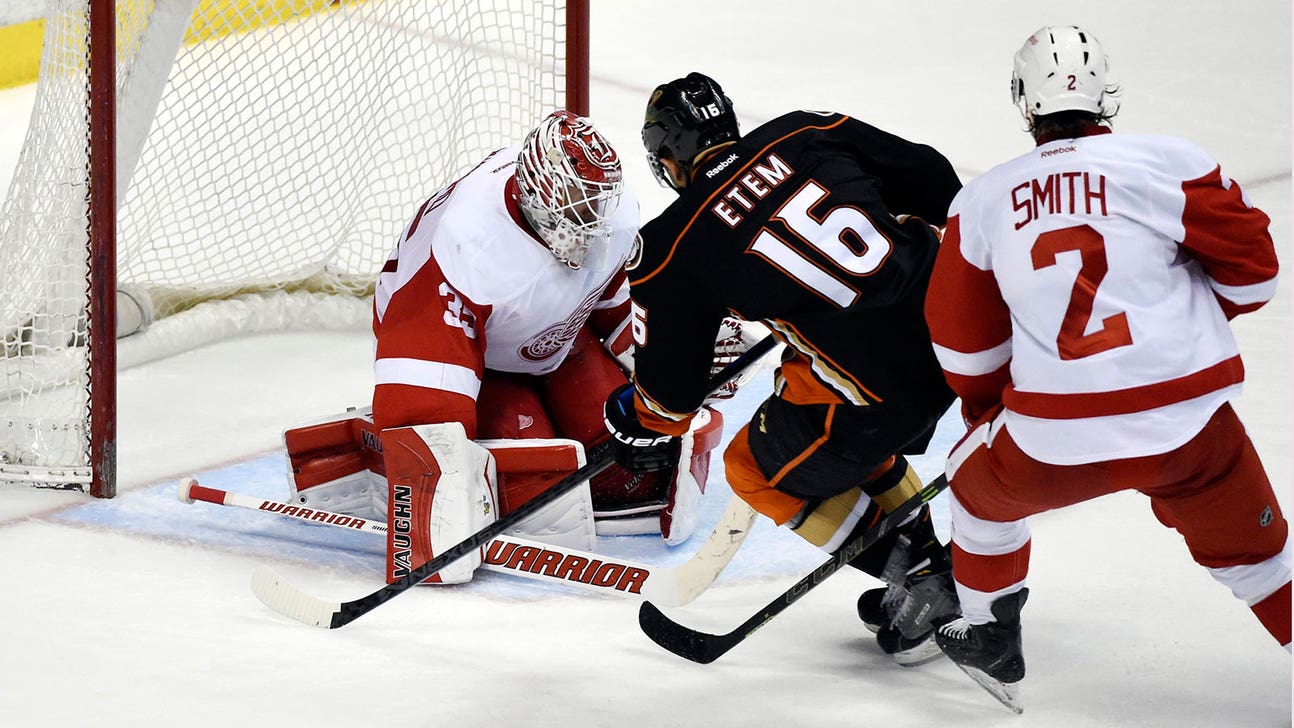 Red Wings' Smith implores team to help struggling Howard